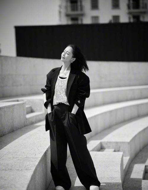 佟丽娅夏日短发随拍 时尚活力与自信魅力尽显